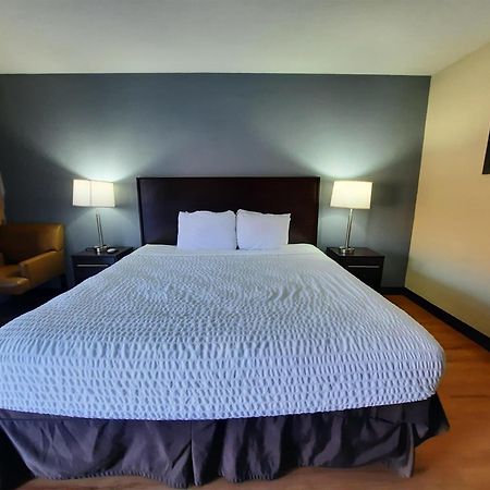 Americas Best Value Inn Moline Exteriör bild