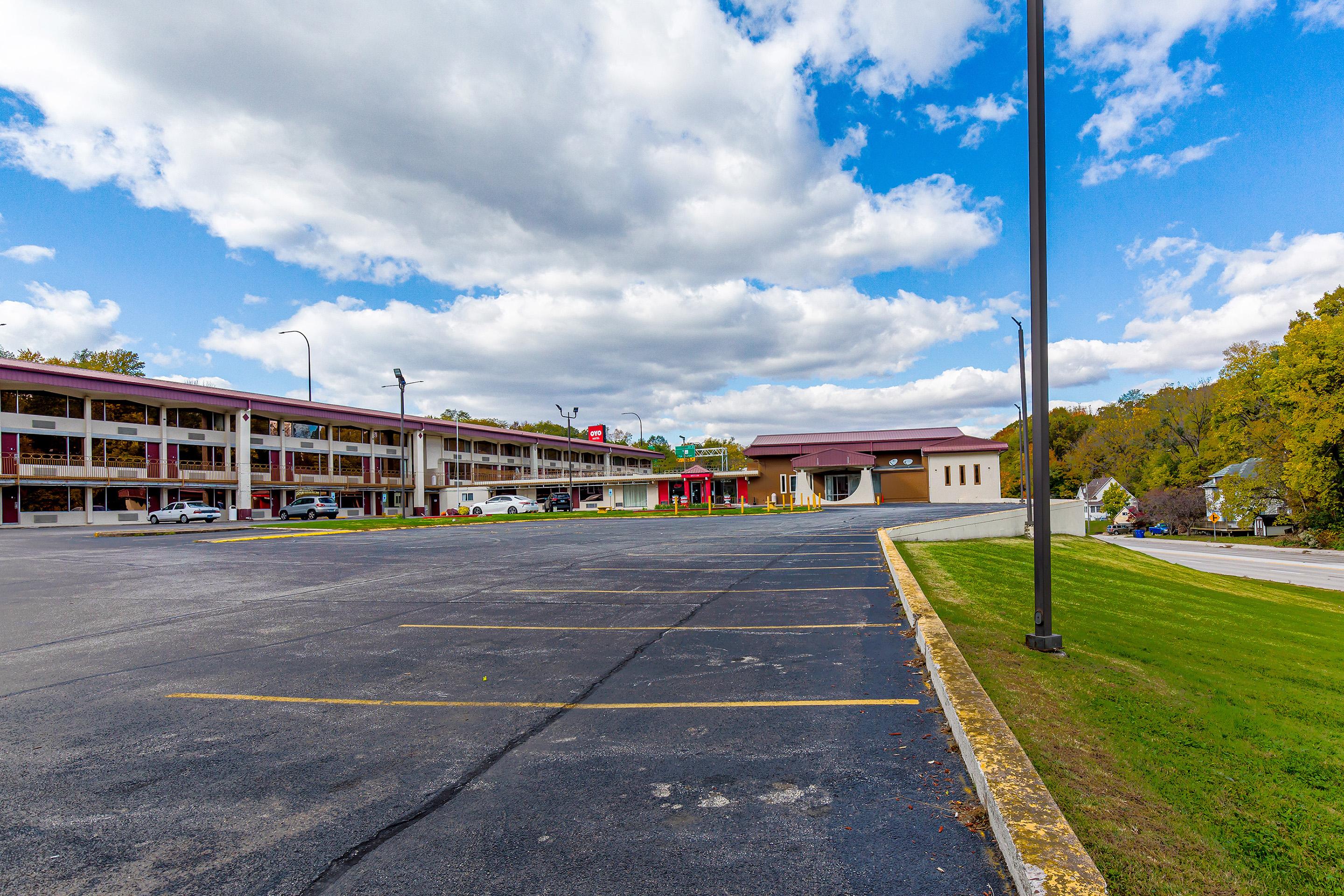 Americas Best Value Inn Moline Exteriör bild