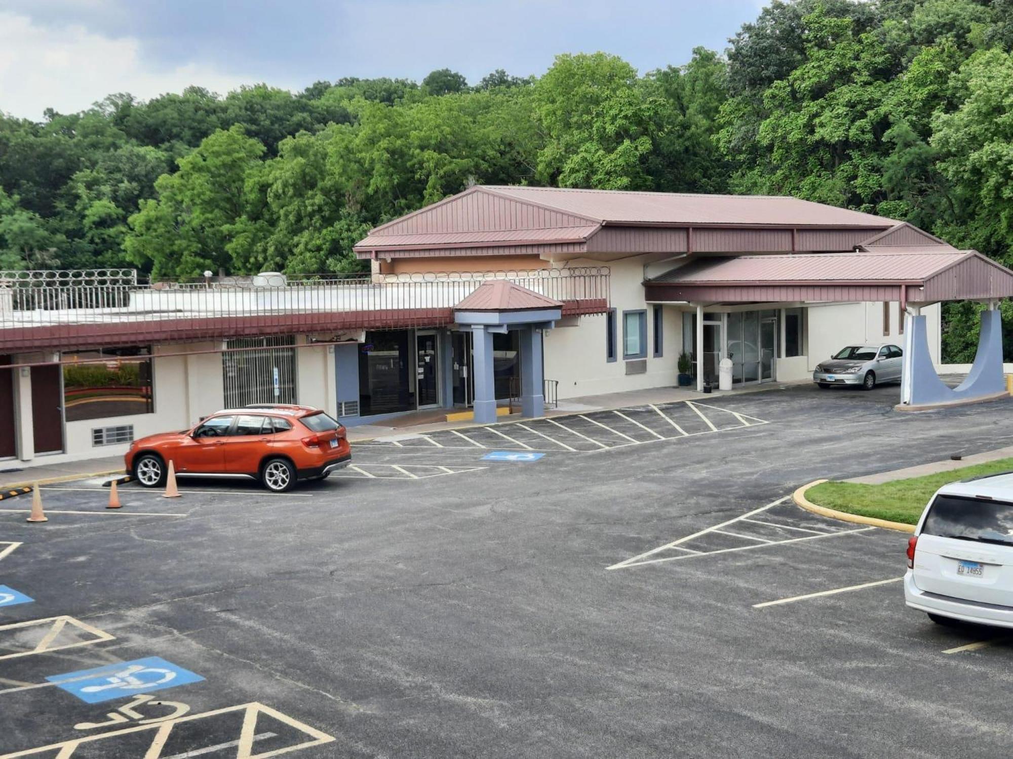 Americas Best Value Inn Moline Exteriör bild